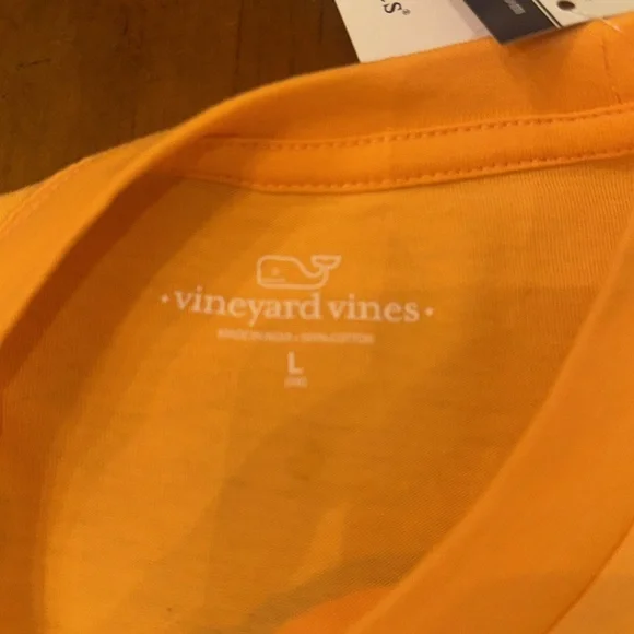 NWT Vineyard Vines LS Basketball Whale Pocket Tee - L - Picture 3 of 5